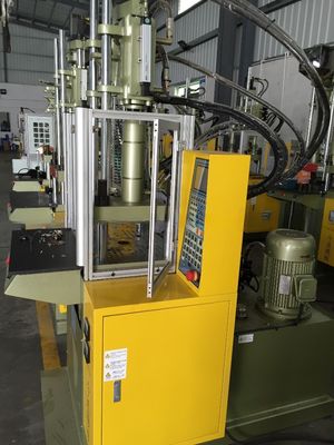 Fabricantes de máquinas de moldeado vertical de plástico hidráulico