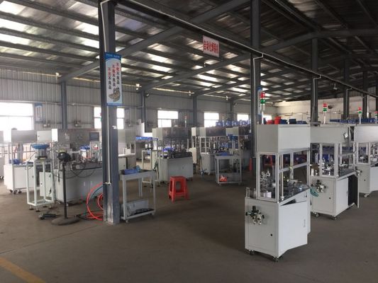 Máquina de moldeo por inyección de TPU 55T Vertical para la fabricación de componentes electrónicos de TPU