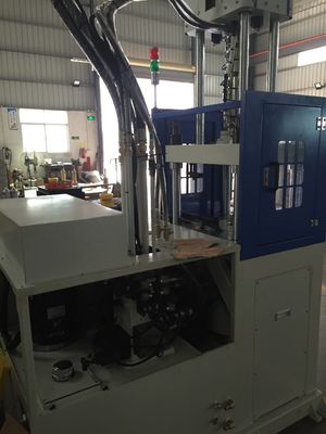55T Máquina de moldeo por inyección vertical de alta velocidad 12kW 1 año de garantía