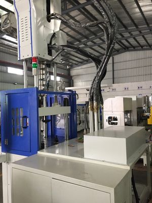 55T Máquina de moldeo por inyección vertical de alta velocidad 12kW 1 año de garantía