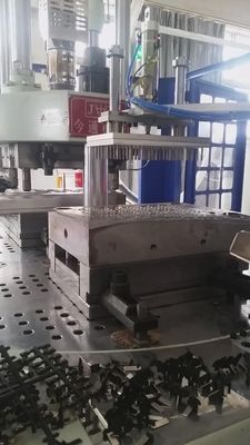 Máquina de moldeo por inyección vertical de rotación hidráulica 40T Diámetro de tornillo de 30 mm