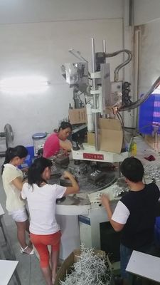 Máquina de moldeo por inyección vertical de rotación hidráulica 40T Diámetro de tornillo de 30 mm