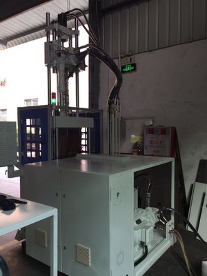 Máquina automática de moldeo por inyección térmoplástica vertical de 45T con trazo abierto de 400 mm