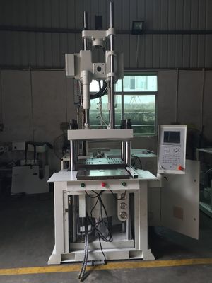 Máquina de moldeo por inyección de termoplásticos verticales