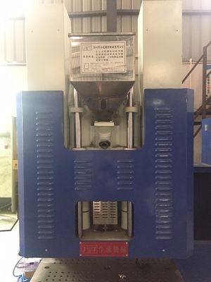 35T Máquina de moldeo por inyección horizontal de sujeción vertical para la producción de sellos 95cm3 Volumen de disparo