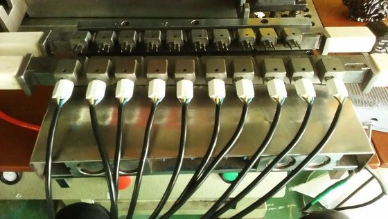Máquina de moldeo por inyección de plástico vertical de 13kW 55T para planta de fabricación