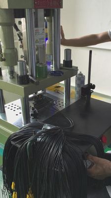 Fabricantes de máquinas de moldeo por inyección vertical de plástico de tamaño pequeño de 20 T con trazo abierto de 0 mm