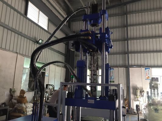 Máquina de moldeo por inyección vertical hidráulica de 55T con 2 mesas de trabajo