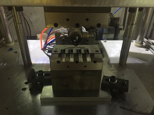 56g Máquina de moldeo por inyección de adhesivo de fundición en caliente a baja presión con doble estación