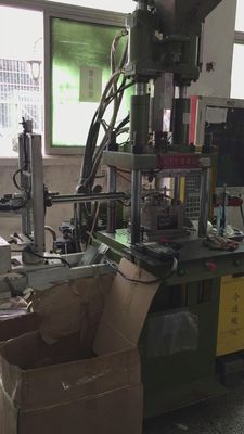 Máquina de moldeo por inyección vertical semiautomática 20T para repuestos después del servicio
