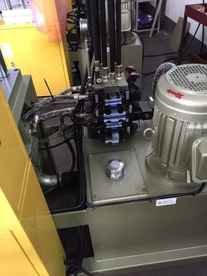 Máquina de moldeado por inyección de plástico de tornillo y barril vertical 45T