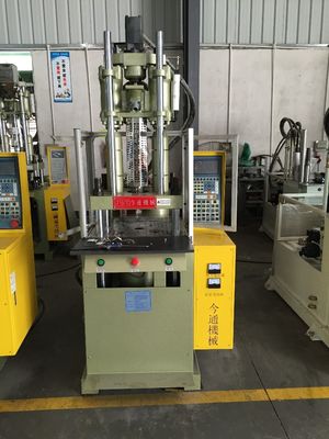 Máquina de moldeo por inyección vertical de plástico de 35T Max Luz del día 340/280mm Para chip automático