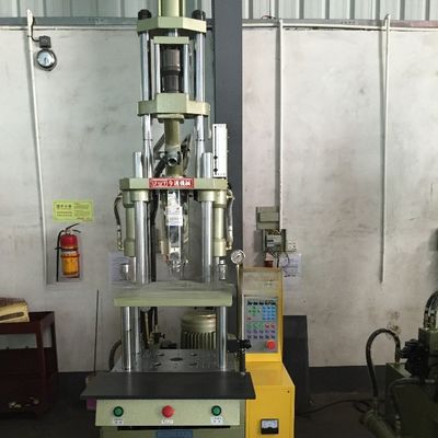 Máquina de moldeo por inyección vertical de microplásticos de PP 30T con diámetro de tornillo de 20 mm