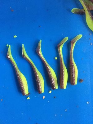 45T VÉRTICAL de la cebada de pescado máquina de moldeo por inyección de plástico para la producción de cebo de precisión