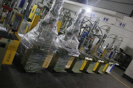 Máquina de moldeo por inyección de plástico de escritorio hidráulico con una distancia de 260 mm entre las barras de corbata